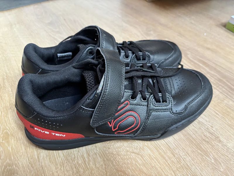 Five Ten Hellcat black/red/white vel 43 1/3