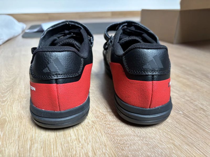 Five Ten Hellcat black/red/white vel 43 1/3