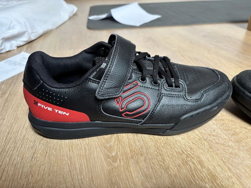 Five Ten Hellcat black/red/white vel 43 1/3