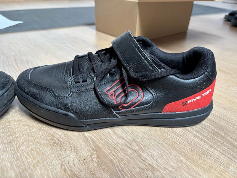 Five Ten Hellcat black/red/white vel 43 1/3