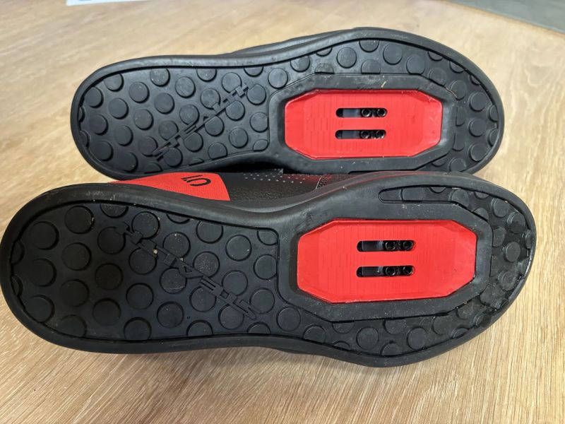 Five Ten Hellcat black/red/white vel 43 1/3
