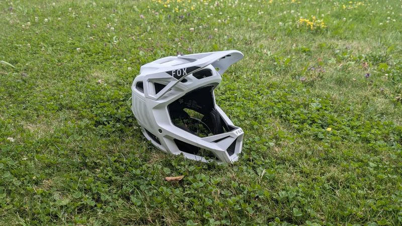 Fox Proframe Nace white - S (51-55cm)