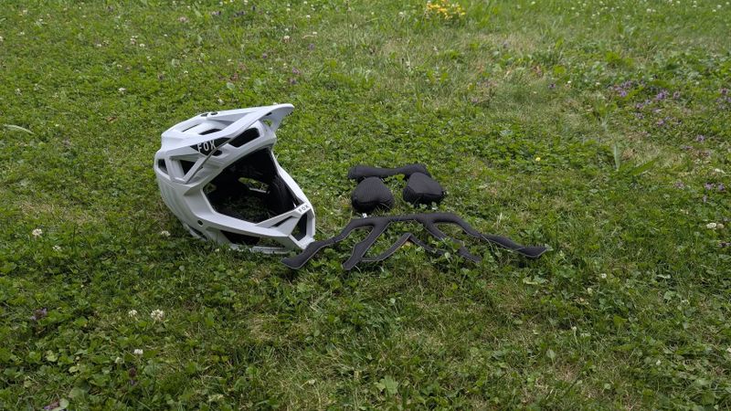 Fox Proframe Nace white - S (51-55cm)