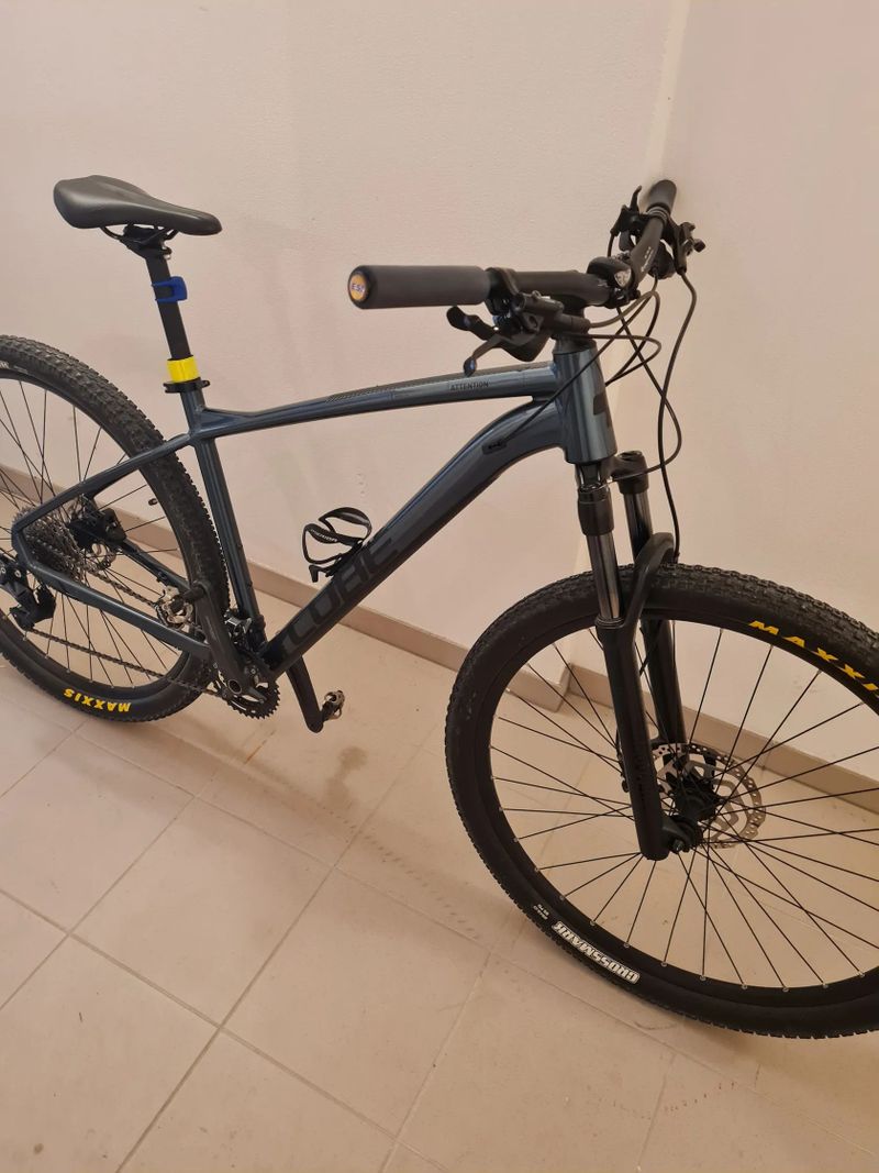 Cube atention indigo Black 