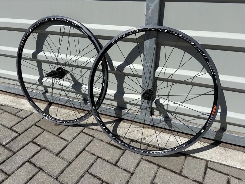Zapletená silniční kola Campagnolo KHAMSIN Black C17