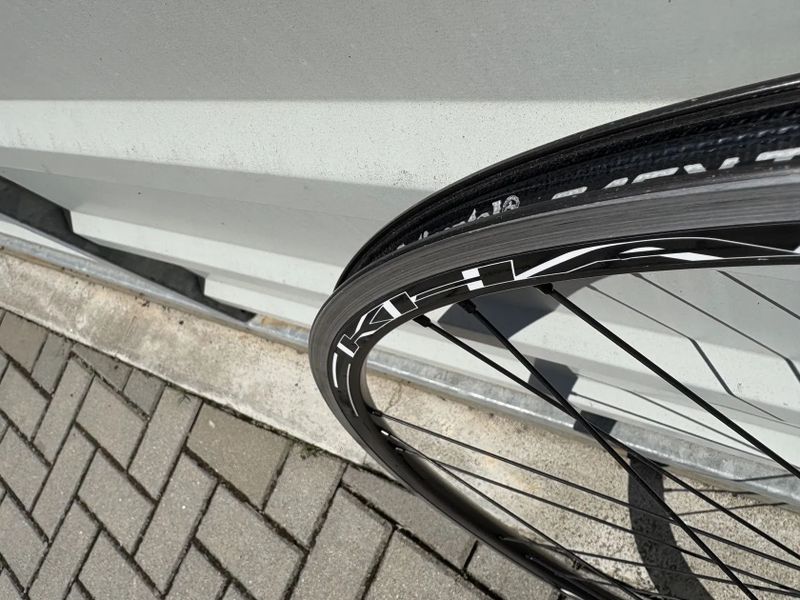 Zapletená silniční kola Campagnolo KHAMSIN Black C17