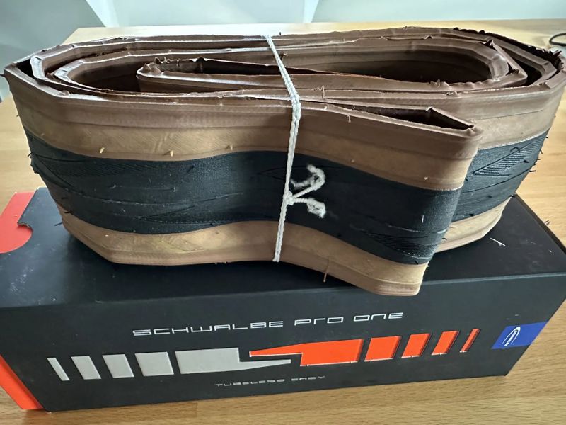 Schwalbe PRO ONE 25-622 (700x25C) TLE (bezdušové)