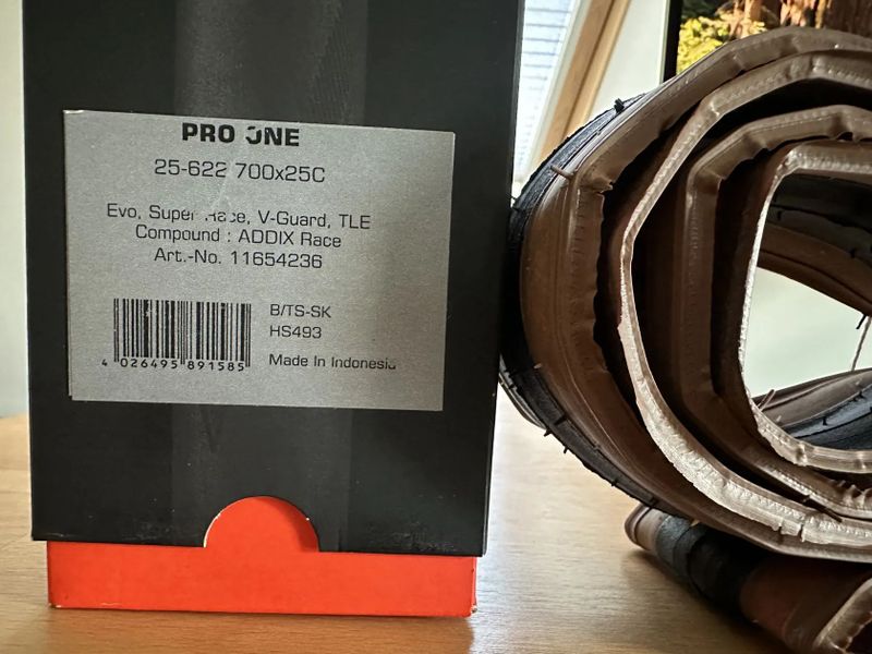 Schwalbe PRO ONE 25-622 (700x25C) TLE (bezdušové)