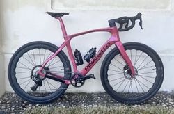 Pinarello Grevil F, barva Red Wine, zánovní, vel. 55 CC (L)