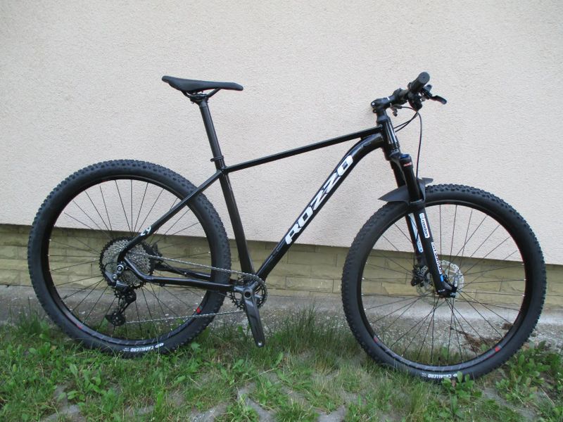 Nové 29" kolo ROZZO BOOST 30 19", Deore 1x12, vzduch. vidlice Suntour Raidon 34, pevné osy