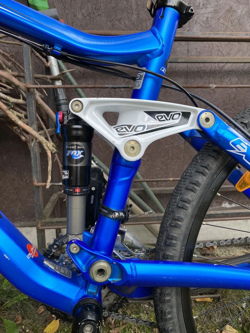 CELOODPRUŽENÉ HORSKÉ KOLO TREK FUEL EX 5