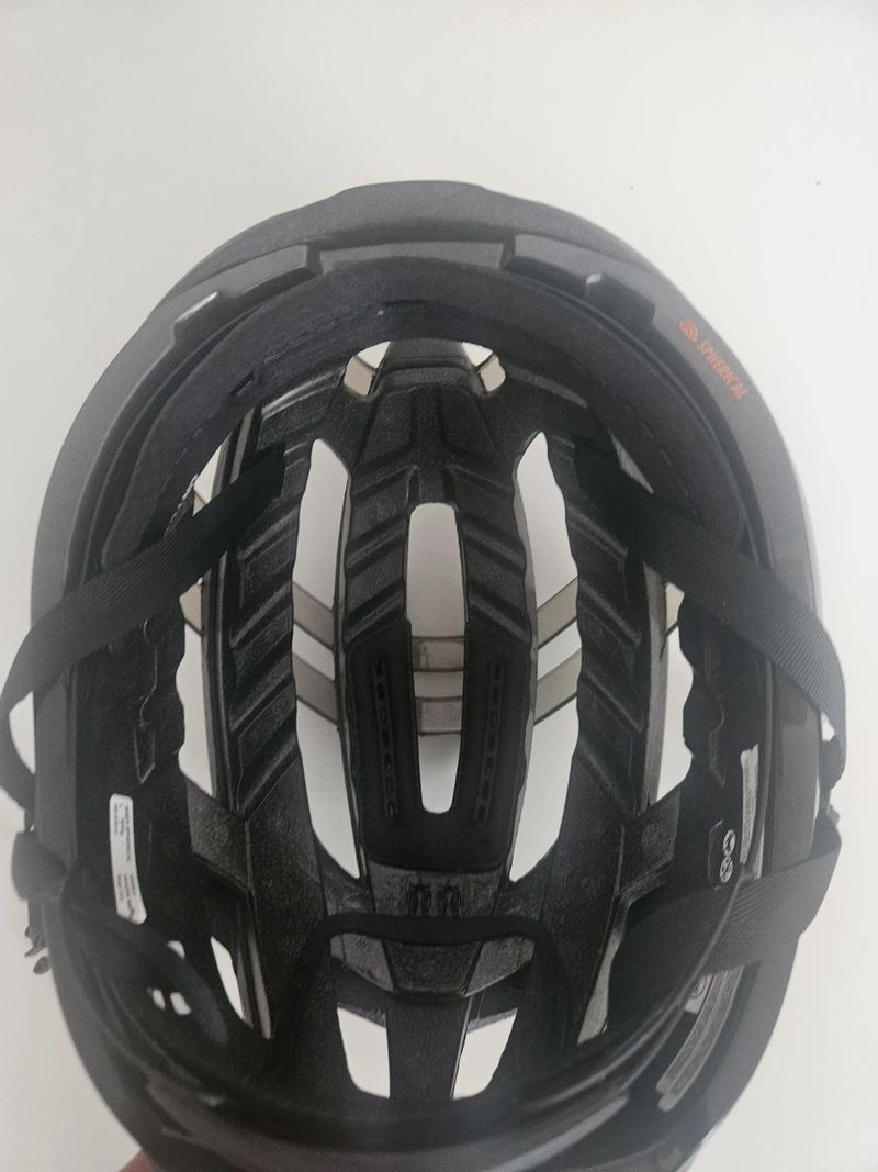 Prodám helmi Giro Aries spherical