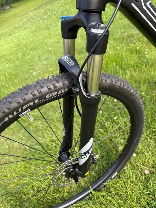 SUPERIOR XC 879 W Matte Black/Chrome Silver, vel. 18,0" (M)