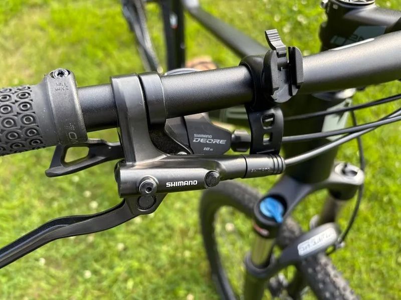 SUPERIOR XC 879 W Matte Black/Chrome Silver, vel. 18,0" (M)