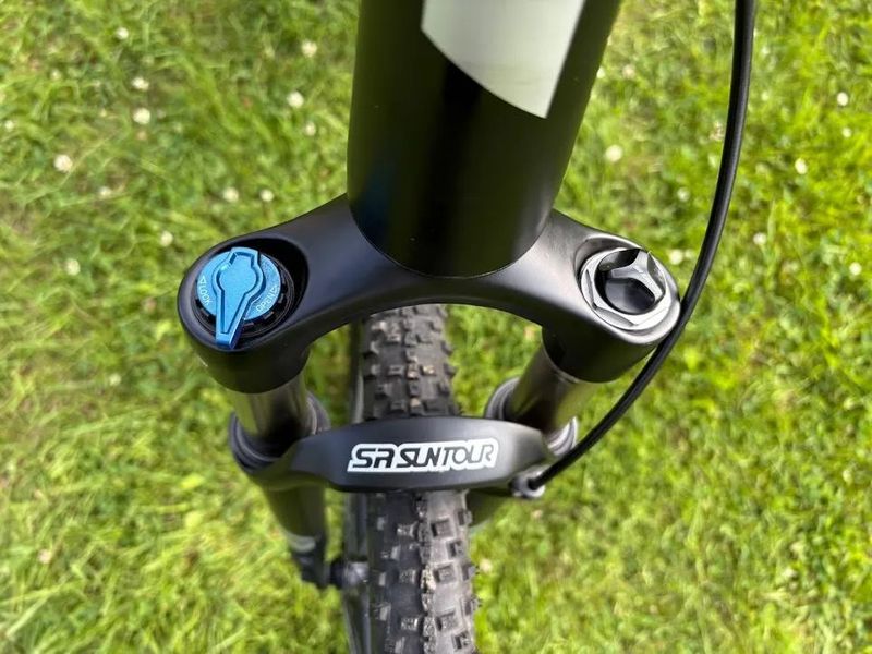SUPERIOR XC 879 W Matte Black/Chrome Silver, vel. 18,0" (M)