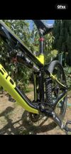 Haro SHIFT S3 16" s přidanou teleskopickou sedlovkou značky KIND SHOCK Drop Zone R.