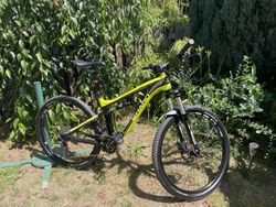 Haro SHIFT S3 16" s přidanou teleskopickou sedlovkou značky KIND SHOCK Drop Zone R.