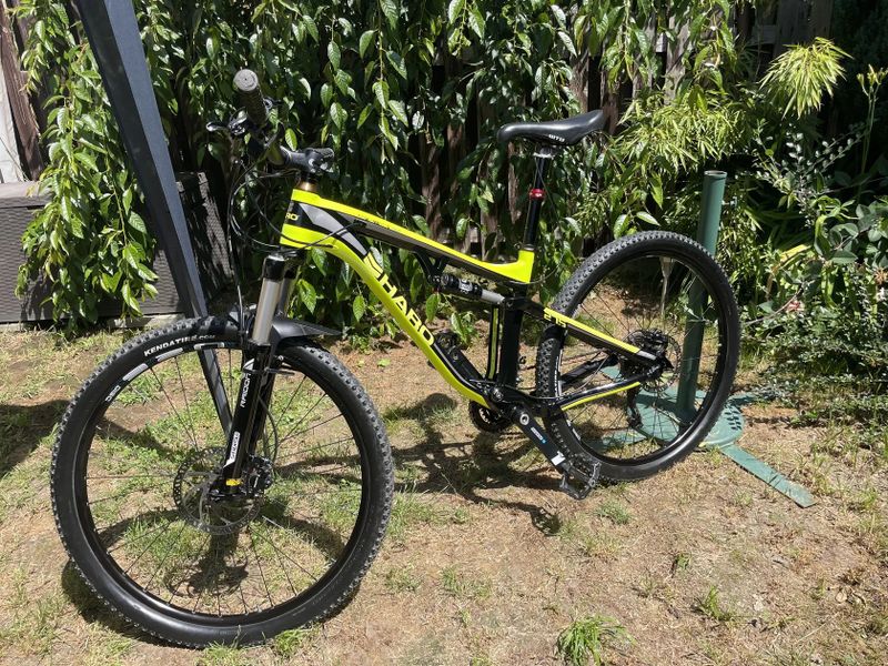 Haro SHIFT S3 16" s přidanou teleskopickou sedlovkou značky KIND SHOCK Drop Zone R.