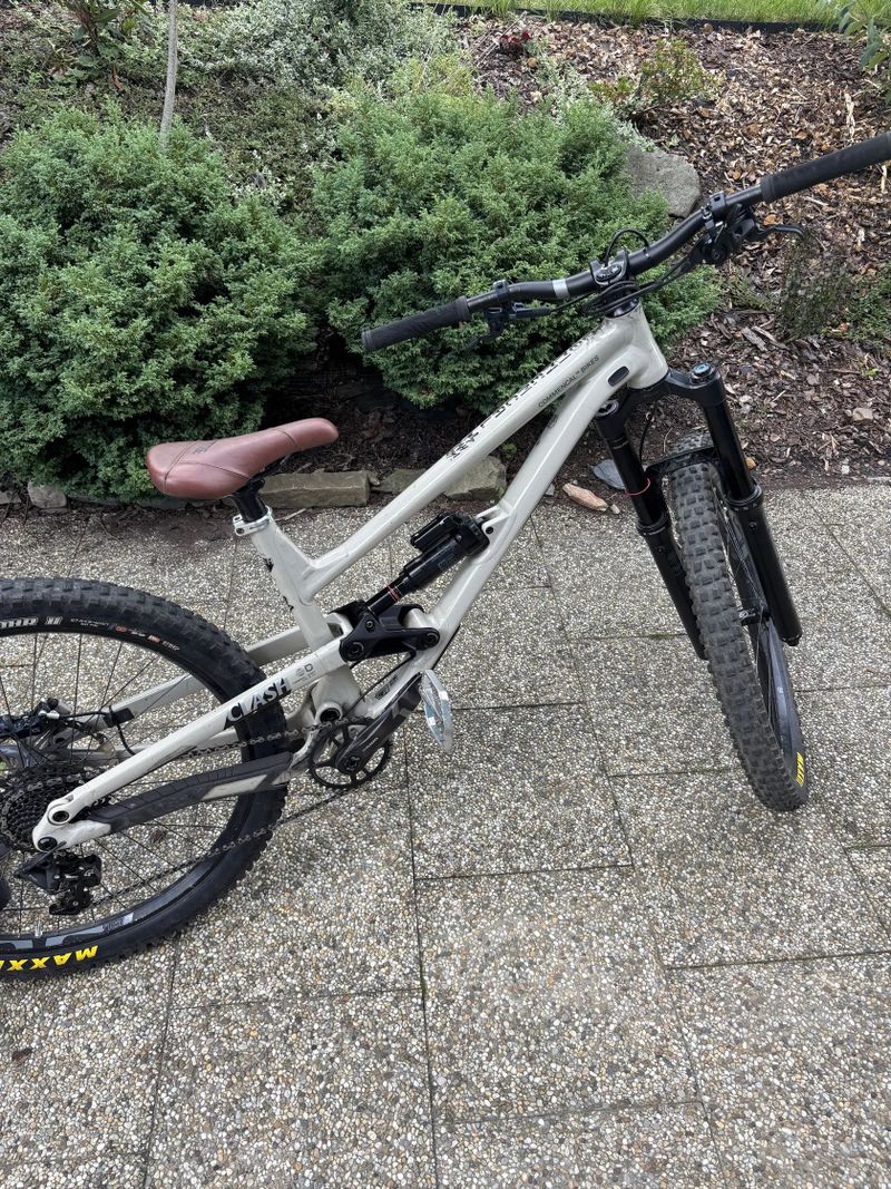 Commencal Clash Chalk 2023