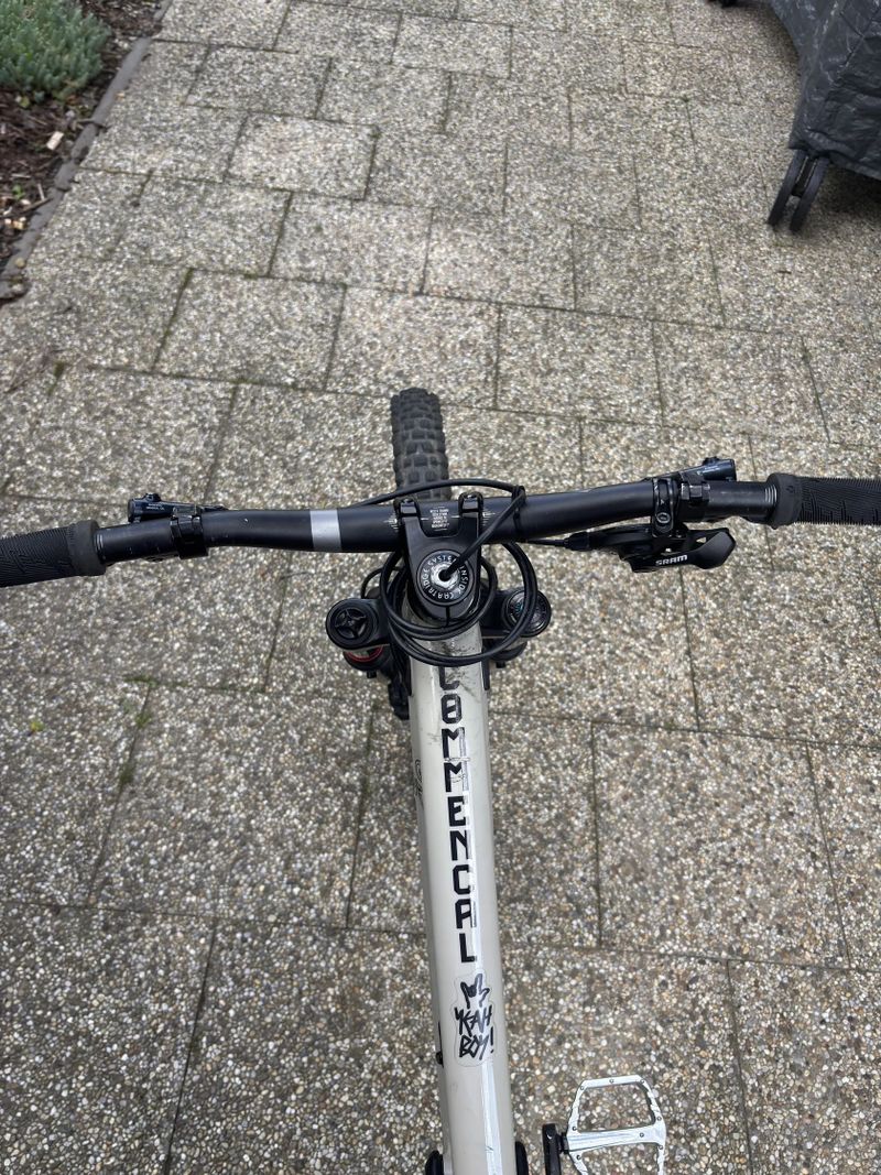 Commencal Clash Chalk 2023