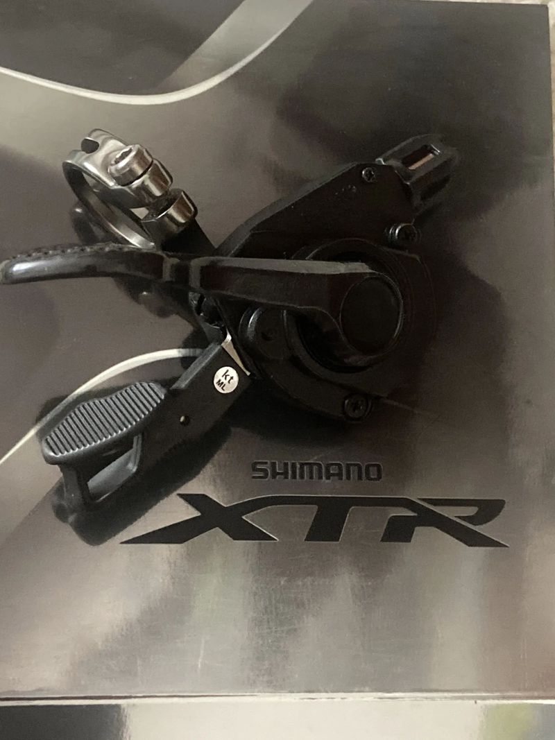 LEVÁ ŘADÍCÍ PÁČKA SHIMANO XTR SL-M9000 S OBJÍMKOU