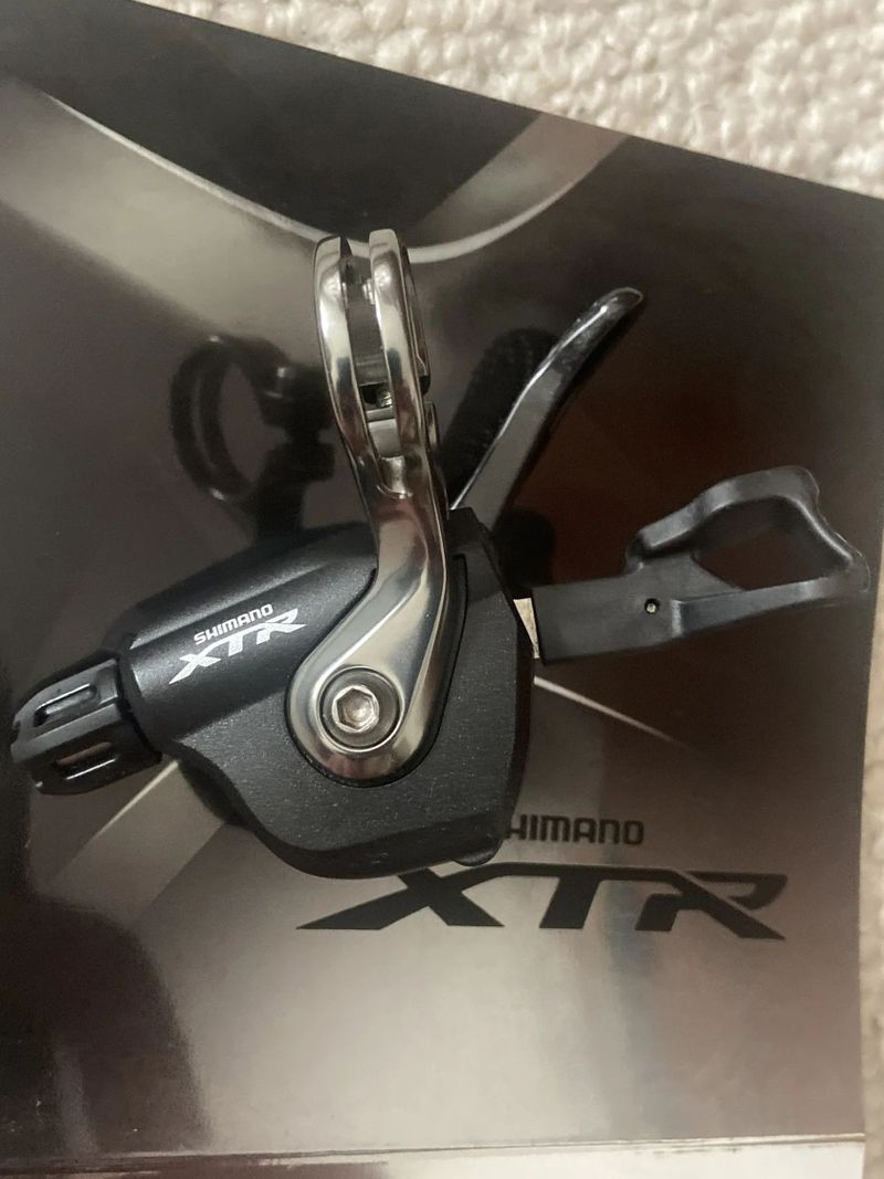 LEVÁ ŘADÍCÍ PÁČKA SHIMANO XTR SL-M9000 S OBJÍMKOU