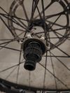 DT Swiss 27,5" - 1469g, pevné osy 12x100 a 12x142