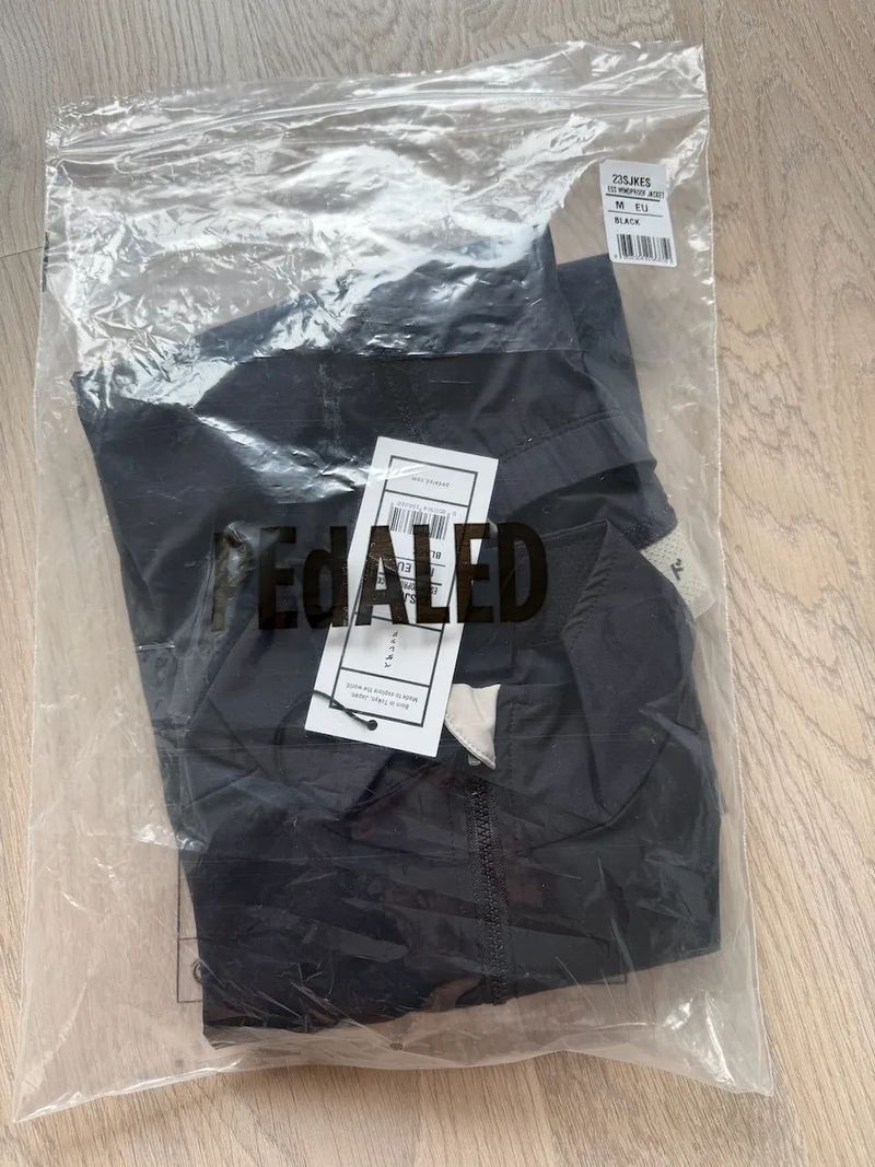PEdALED Essential Windproof Jacket