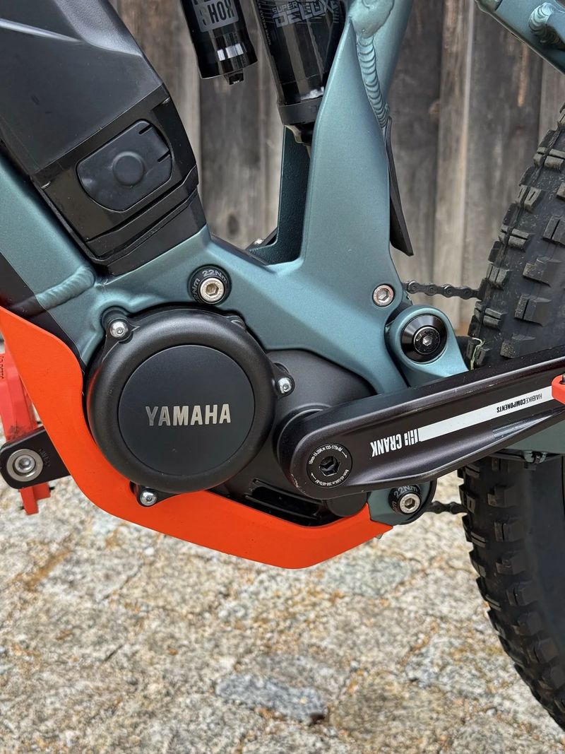 Haibike XDURO DWNHLL 8.0 - sjezdové elektrokolo