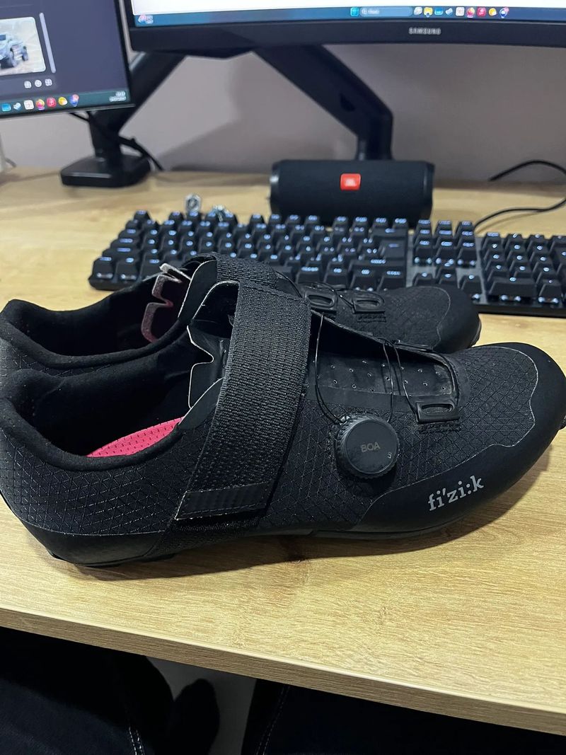 Prodám XC tretry FIZIK Vento Ferox Carbon s karbonovou podrážkou, velikost 44, černé.