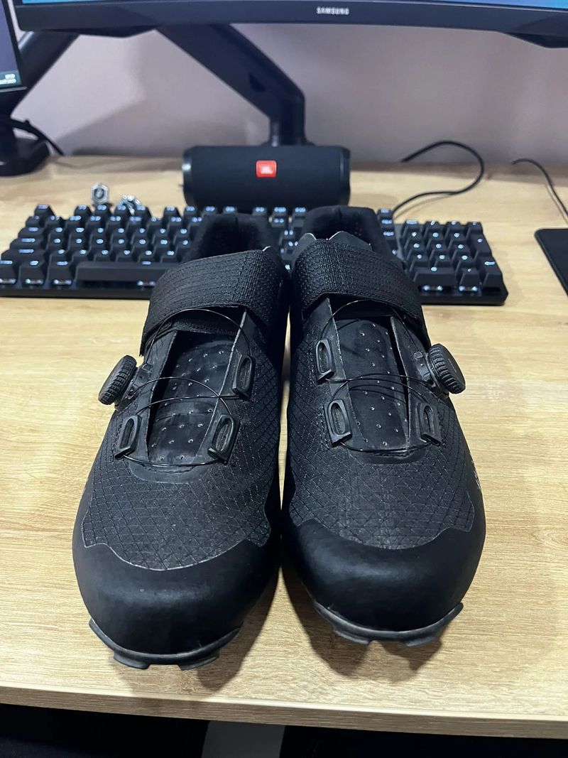 Prodám XC tretry FIZIK Vento Ferox Carbon s karbonovou podrážkou, velikost 44, černé.