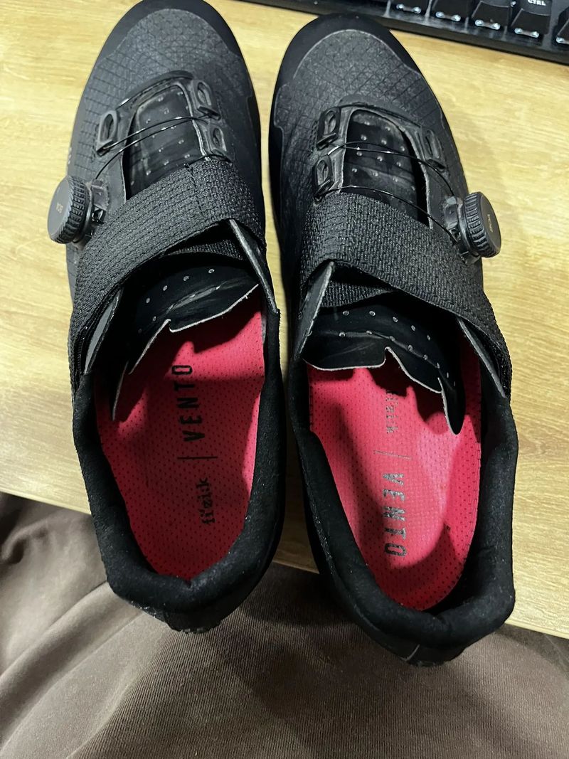 Prodám XC tretry FIZIK Vento Ferox Carbon s karbonovou podrážkou, velikost 44, černé.