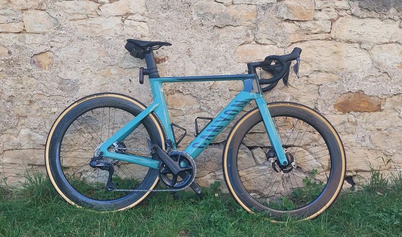 Canyon Aeroad CF SLX, el. řazení Ultegra 12s, vel. M