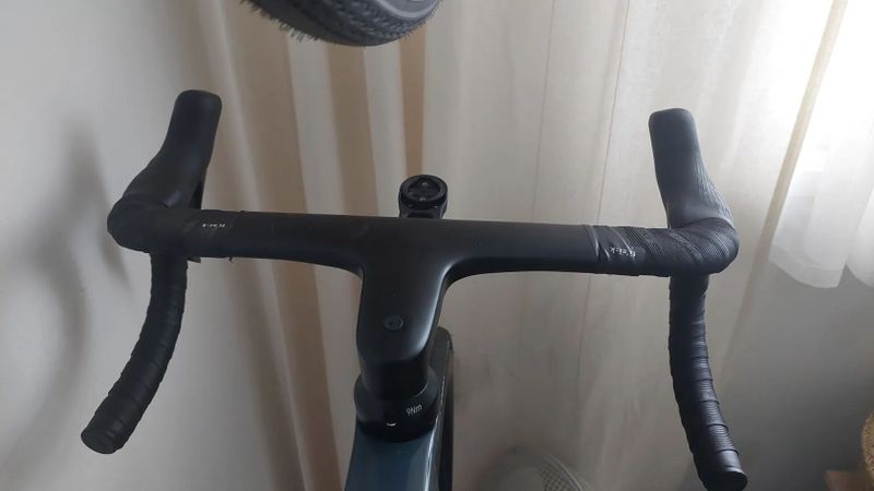 Canyon Aeroad CF SLX, el. řazení Ultegra 12s, vel. M