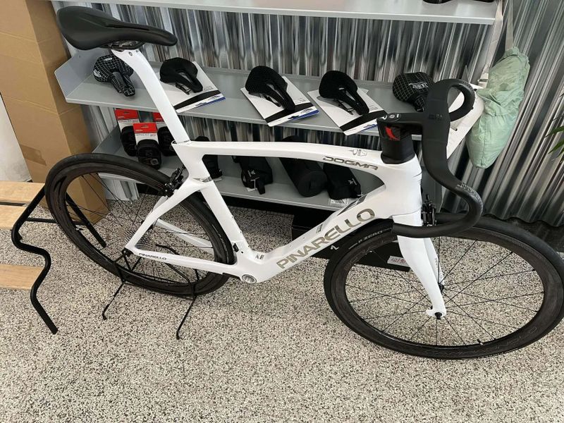 Pinarello Dogma F Disc/Rim + Super Record WRL + Bora Ultra 45 (NOVÉ, vel. 550)