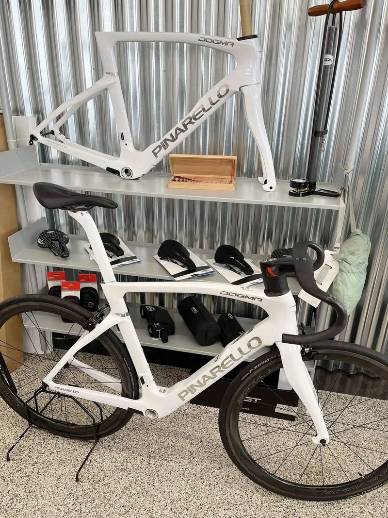 Pinarello Dogma F Disc/Rim + Super Record WRL + Bora Ultra 45 (NOVÉ, vel. 550)