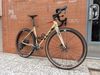 Kellys Soot 70 (M) – SRAM AXS, DT Swiss, karbon doplňky – TOP stav