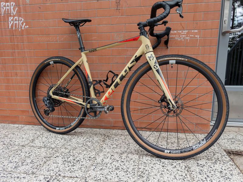 Kellys Soot 70 (M) – SRAM AXS, DT Swiss, karbon doplňky – TOP stav