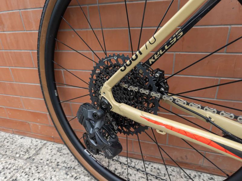 Kellys Soot 70 (M) – SRAM AXS, DT Swiss, karbon doplňky – TOP stav