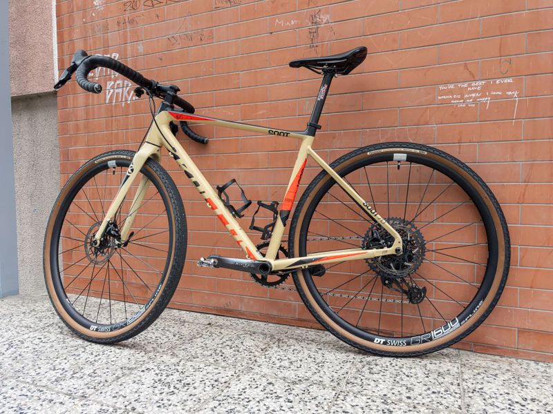 Kellys Soot 70 (M) – SRAM AXS, DT Swiss, karbon doplňky – TOP stav