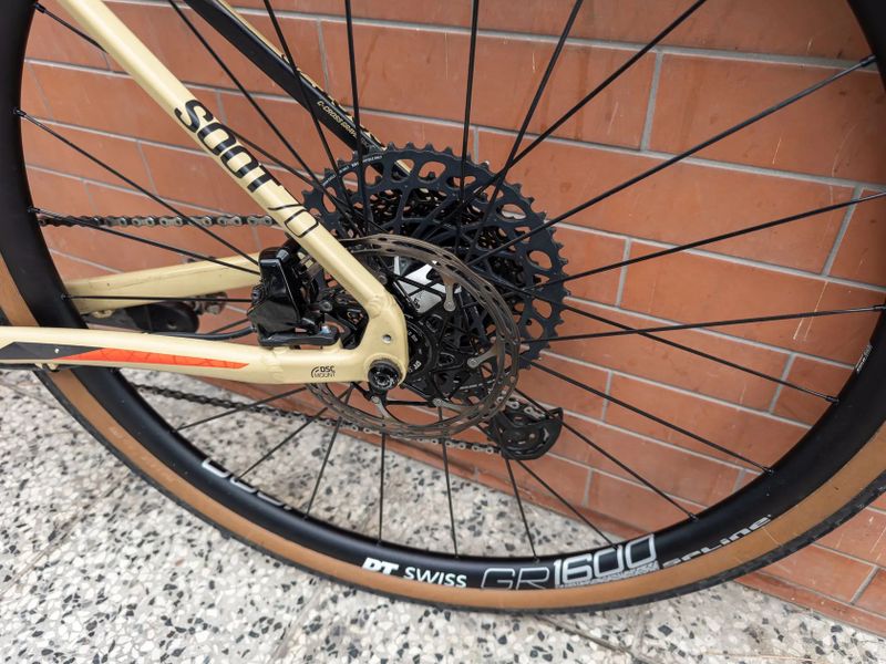 Kellys Soot 70 (M) – SRAM AXS, DT Swiss, karbon doplňky – TOP stav