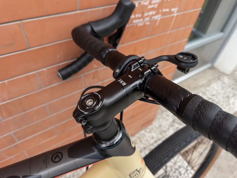 Kellys Soot 70 (M) – SRAM AXS, DT Swiss, karbon doplňky – TOP stav