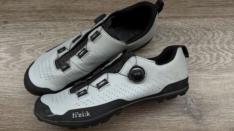 Různé komponenty Sram / Zipp / Lapierre / Fizik