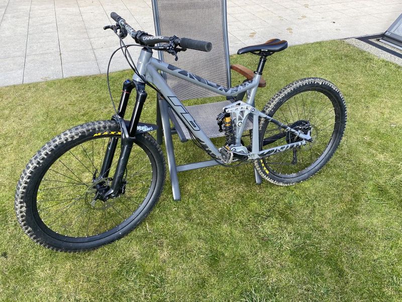 prodám kolo postavené na Rámu RB Bandit 675