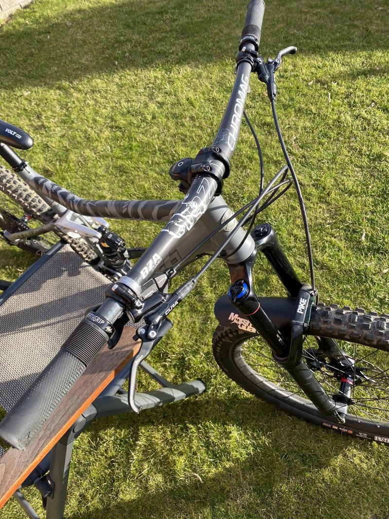 prodám kolo postavené na Rámu RB Bandit 675