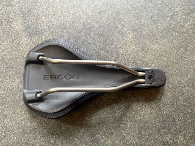 Ergon SR Allroad Core Pro Men S/M - odpružené silniční a gravel sedlo