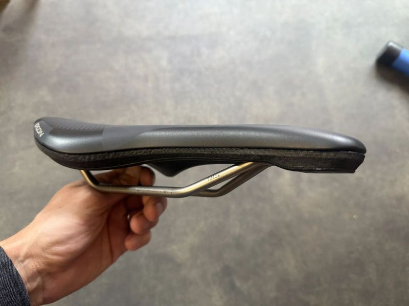 Ergon SR Allroad Core Pro Men S/M - odpružené silniční a gravel sedlo