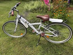 Btwin Poply 300 — 24″ bílá‑hnědá