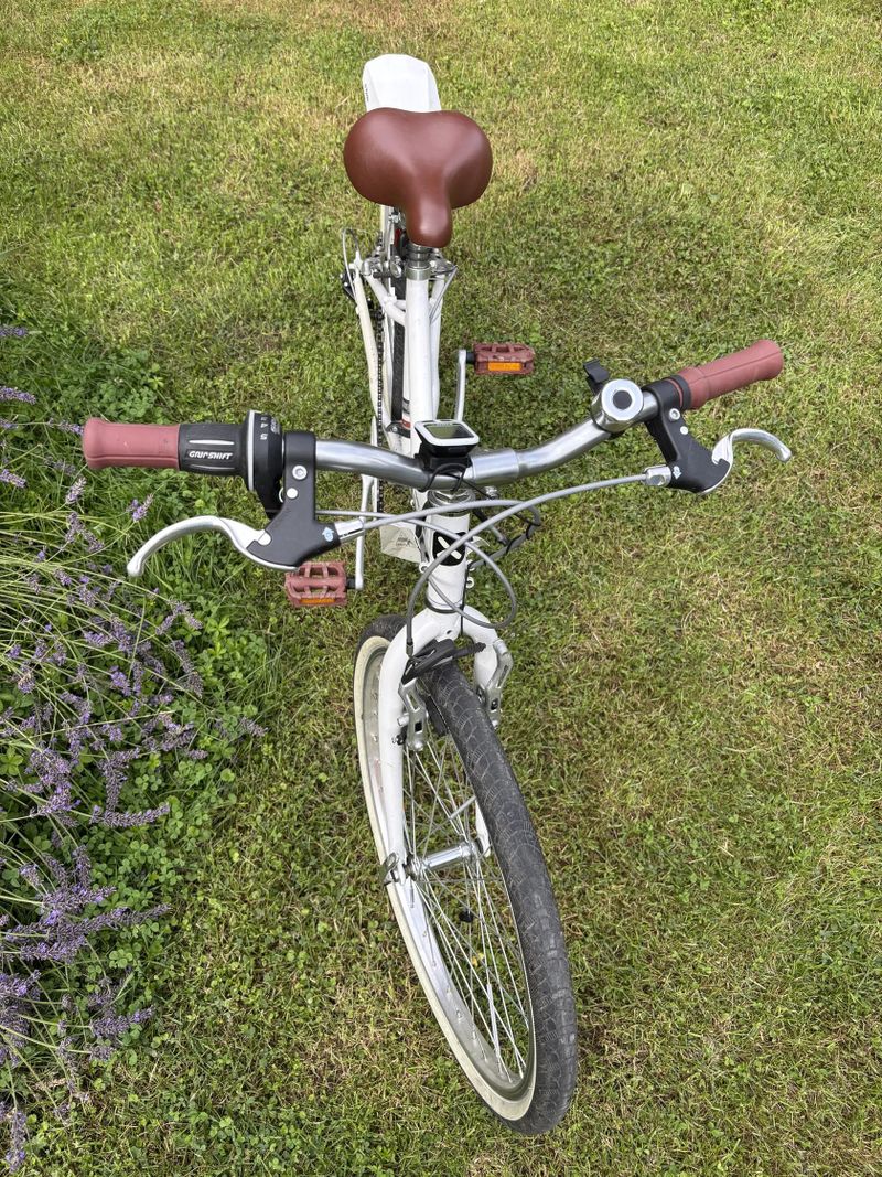 Btwin Poply 300 — 24″ bílá‑hnědá