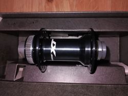 SHIMANO XT HB-M8110 28d 15x100 přední náboj